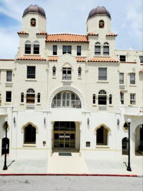 Romantic Studio in the Heart of Palm Beach - FREE valet service